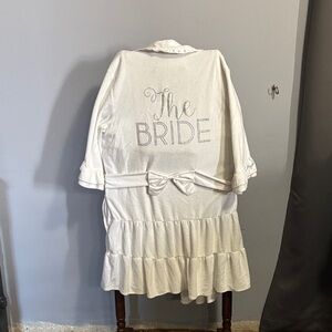 Blue by Betsey Johnson White Bride robe with Ruffle Hem, bows and pockets!